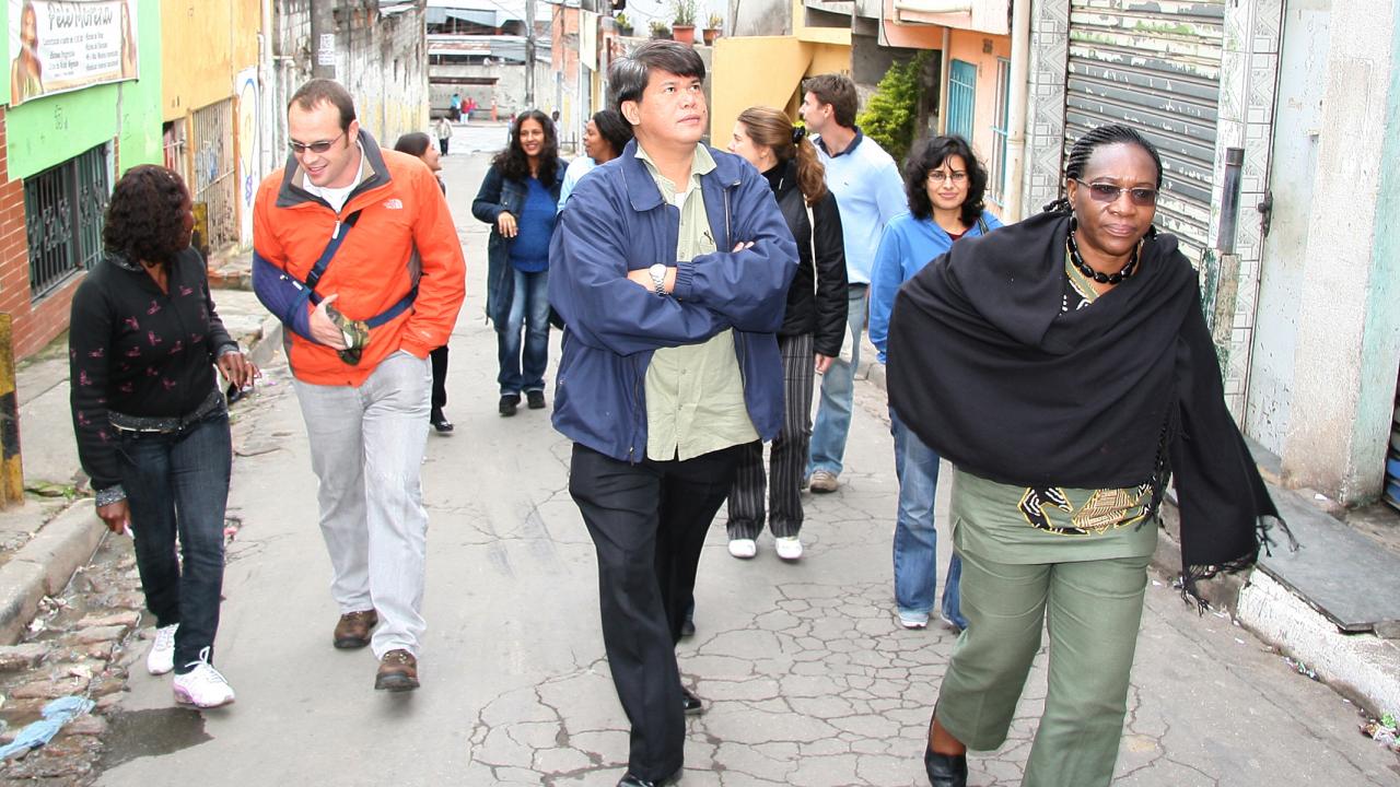 Senior Fellows from Africa, Asia and the Americas walking down a street in São Paulo